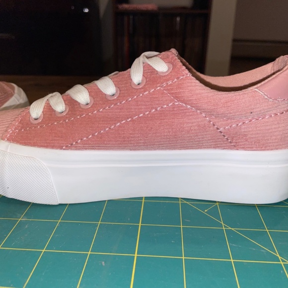 Pink Platform Sneakers- LIKE NEW- SZ 5 - Picture 5 of 8